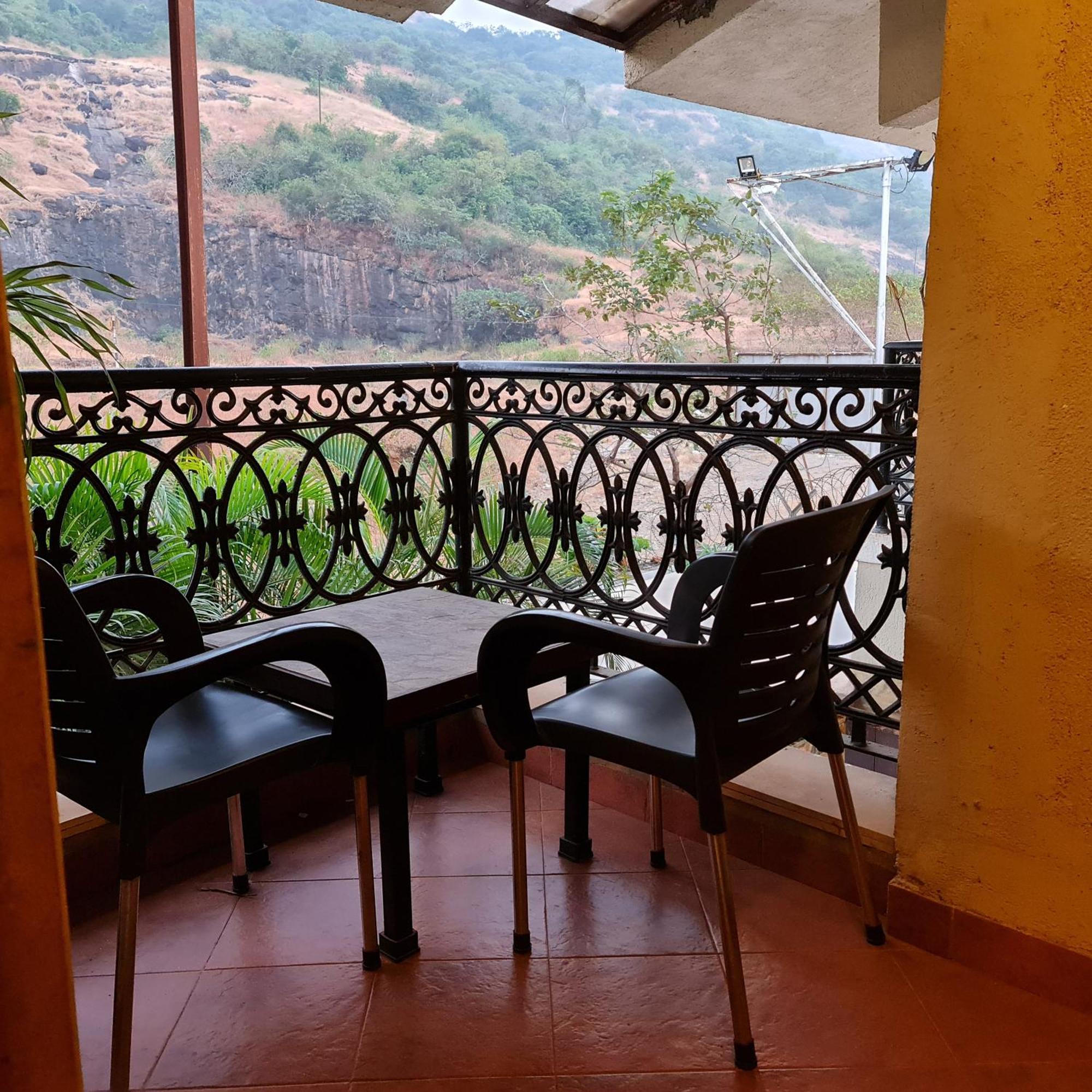 Misty Meadows, Lonavala Hotel Exterior photo