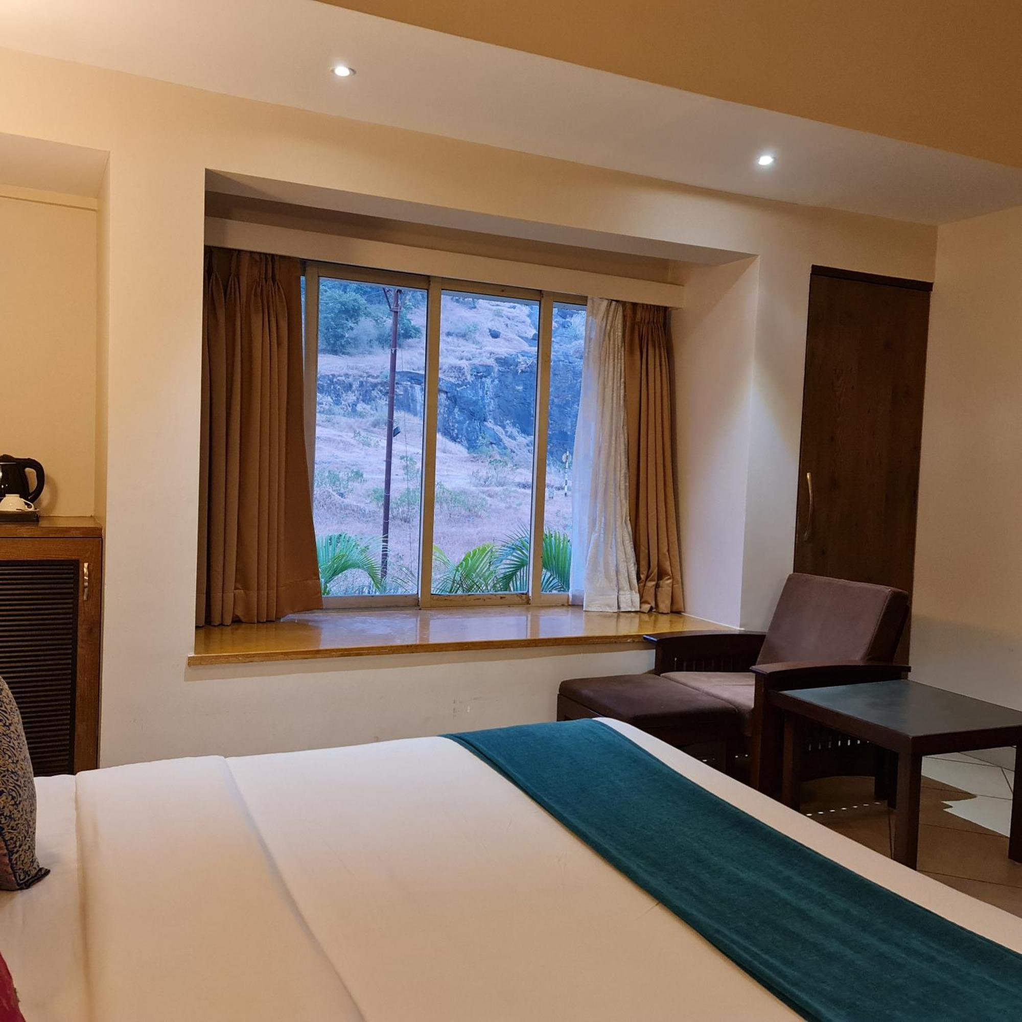Misty Meadows, Lonavala Hotel Exterior photo