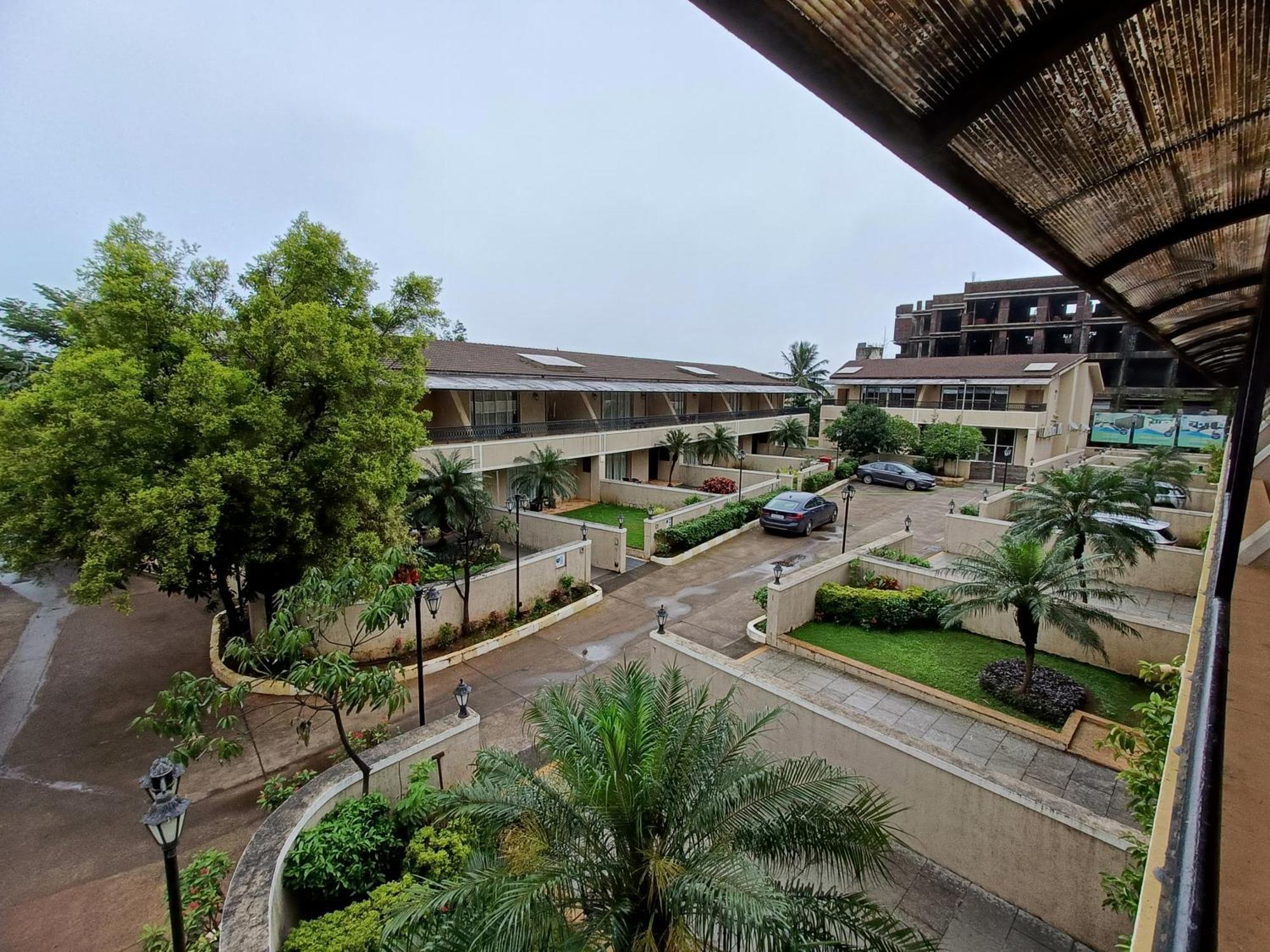 Misty Meadows, Lonavala Hotel Exterior photo