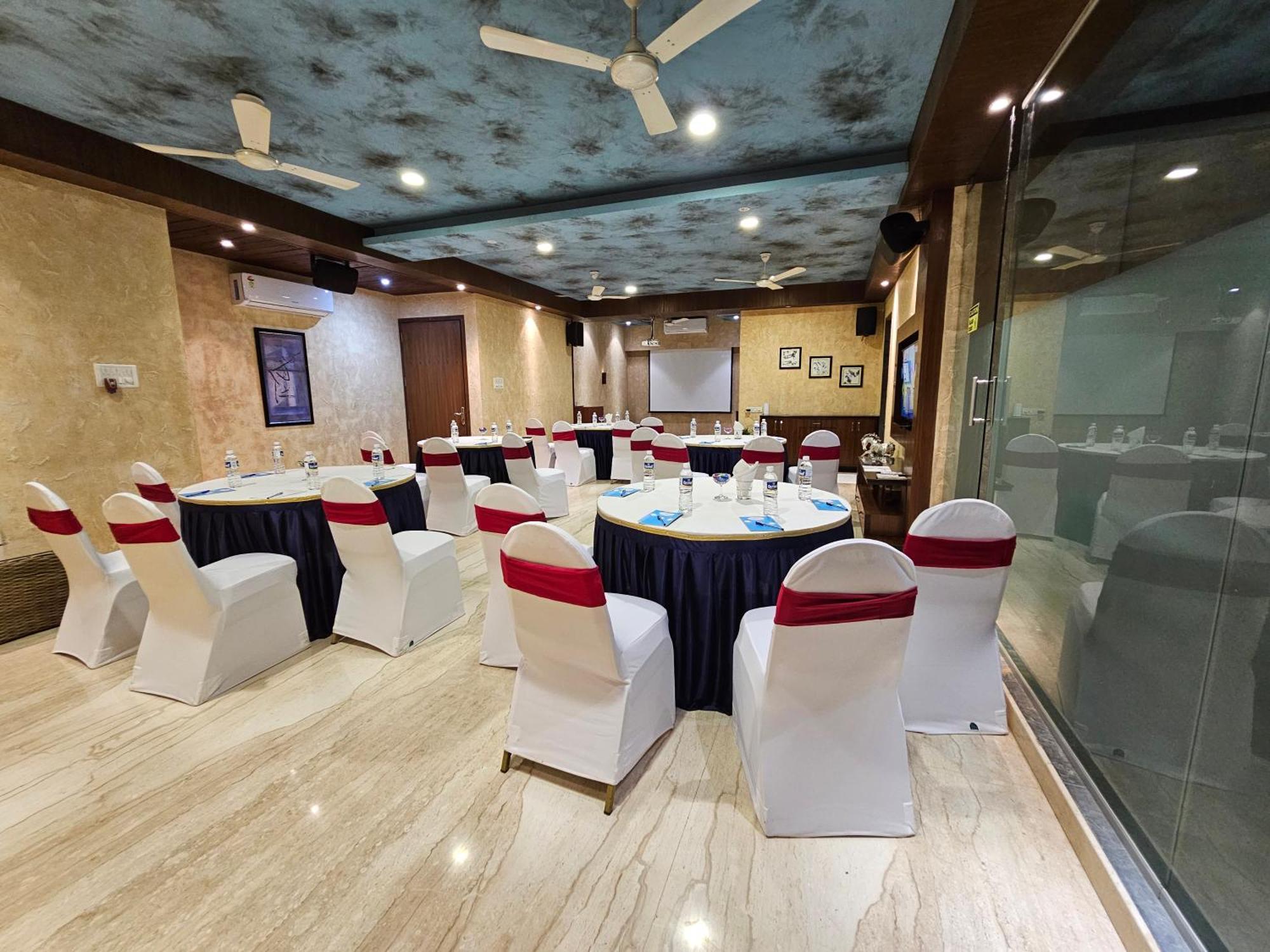 Misty Meadows, Lonavala Hotel Exterior photo